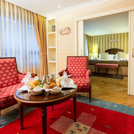 Eurostars Araguaney Hotel Santiago de Compostela Bilik gambar A suite at the Hotel de France