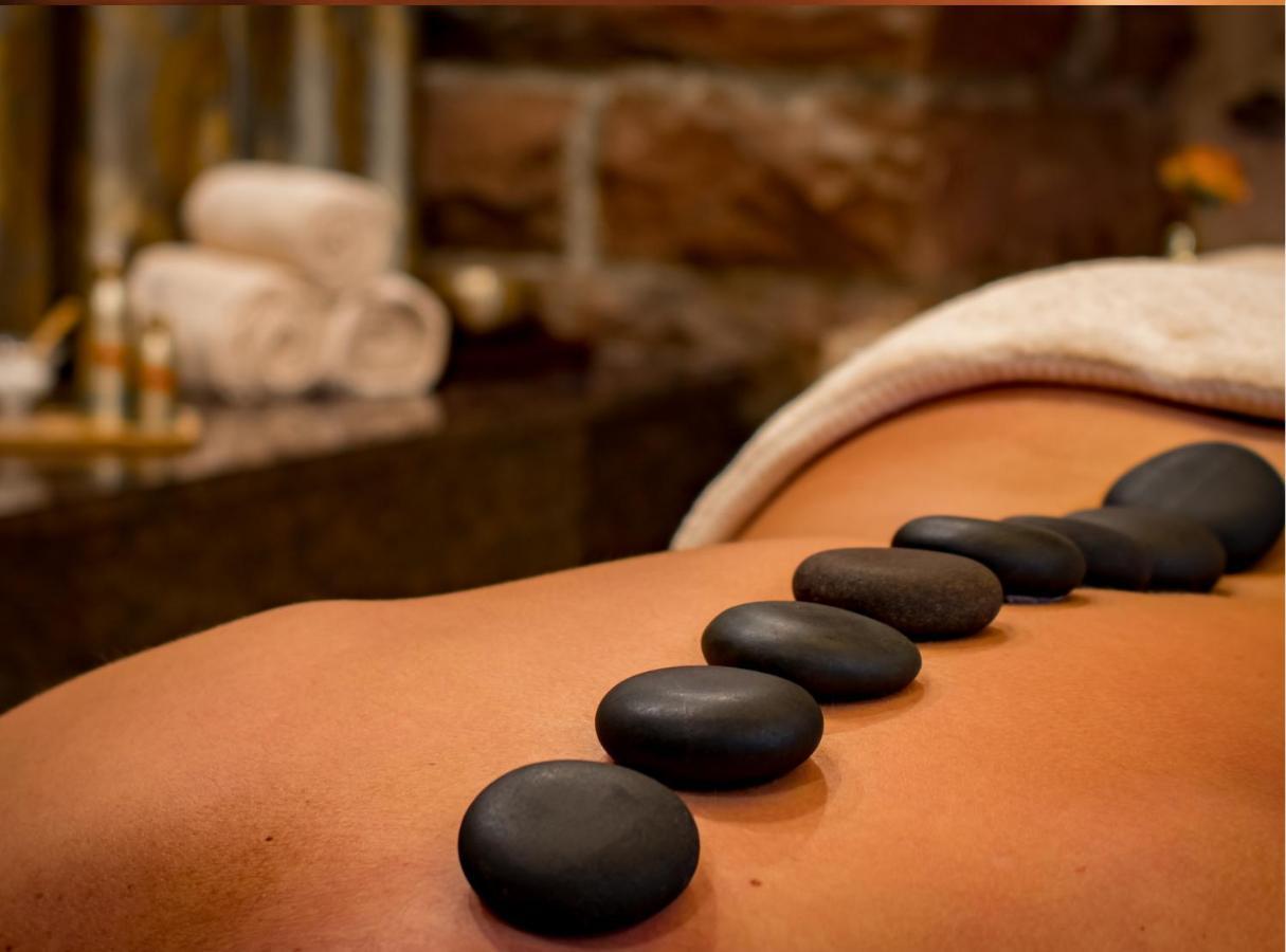 Eurostars Araguaney Hotel Santiago de Compostela Luaran gambar Hot stone massage