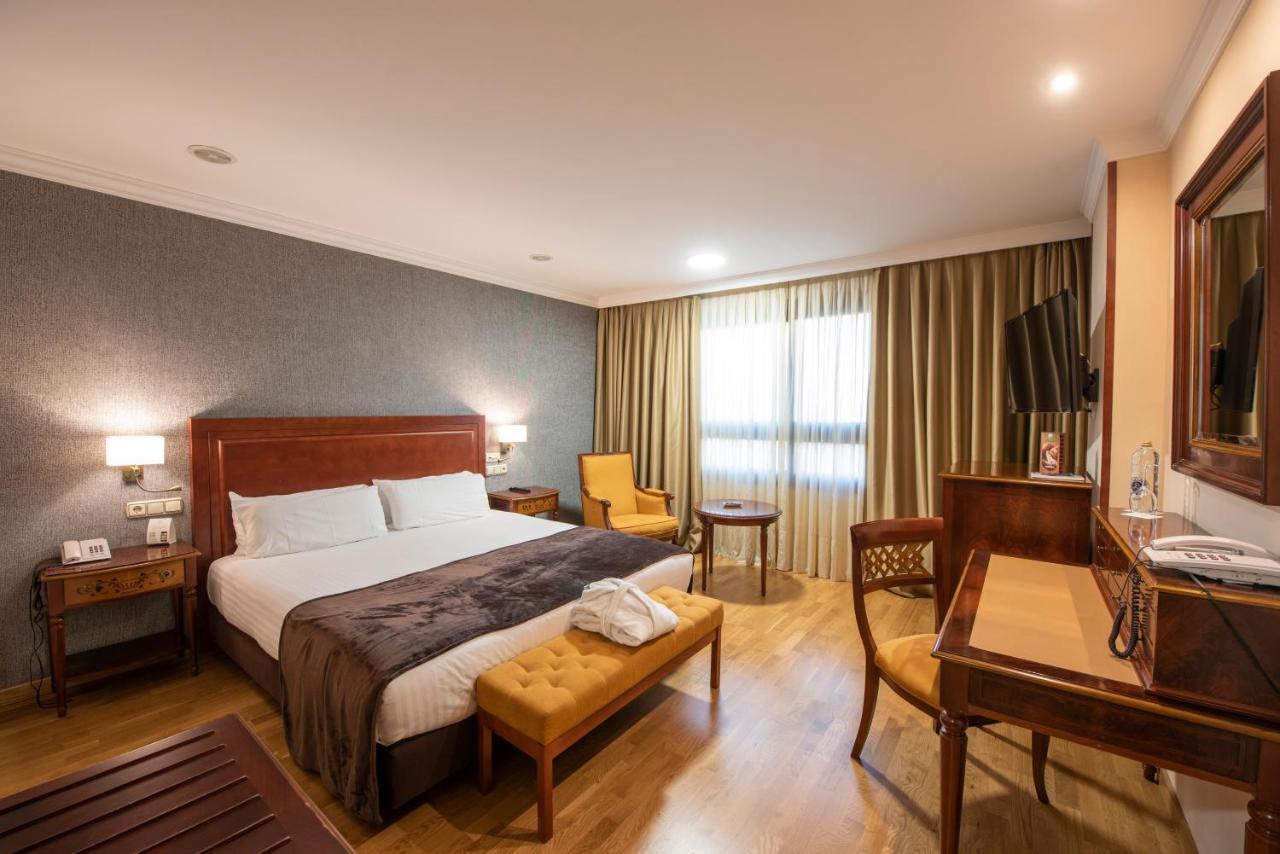 Eurostars Araguaney Hotel Santiago de Compostela Luaran gambar A room at the hotel