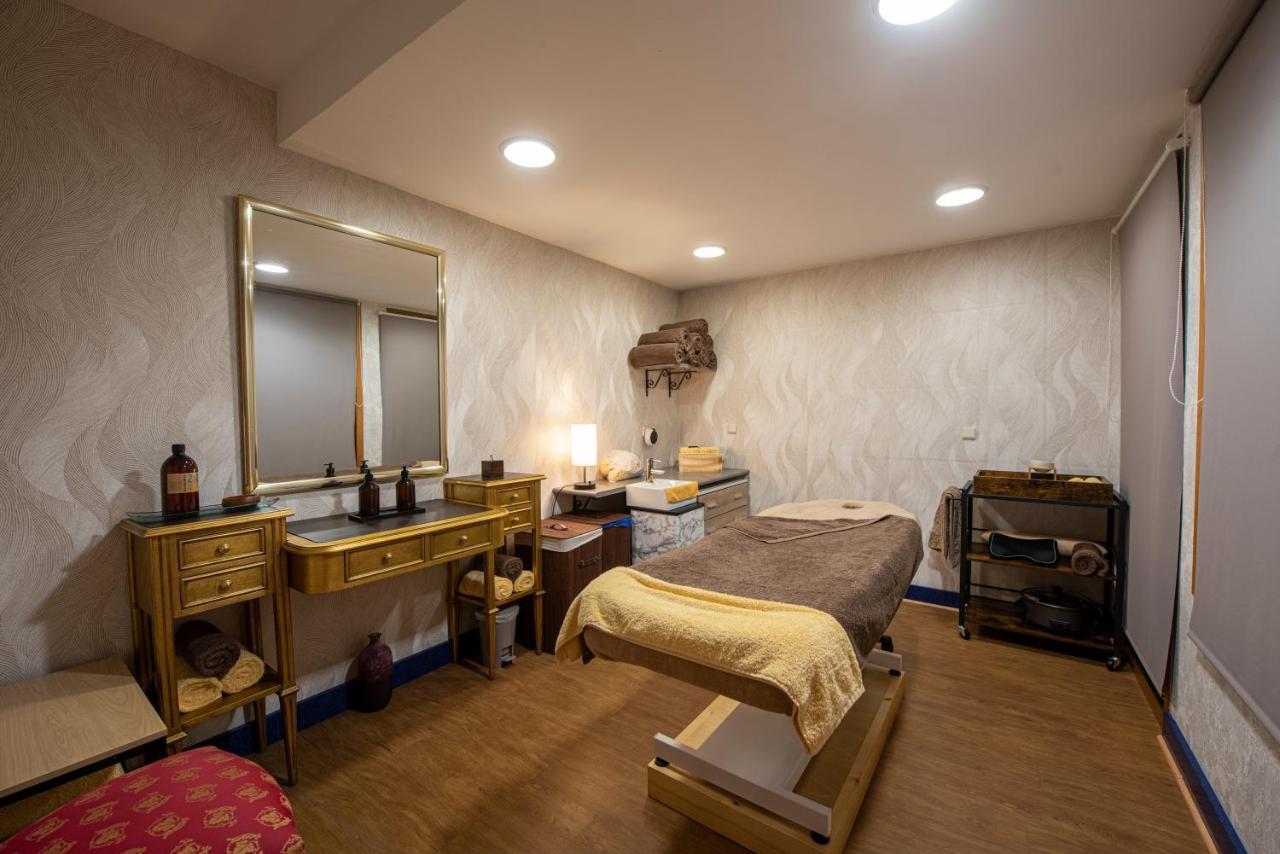 Eurostars Araguaney Hotel Santiago de Compostela Luaran gambar A treatment room at a spa