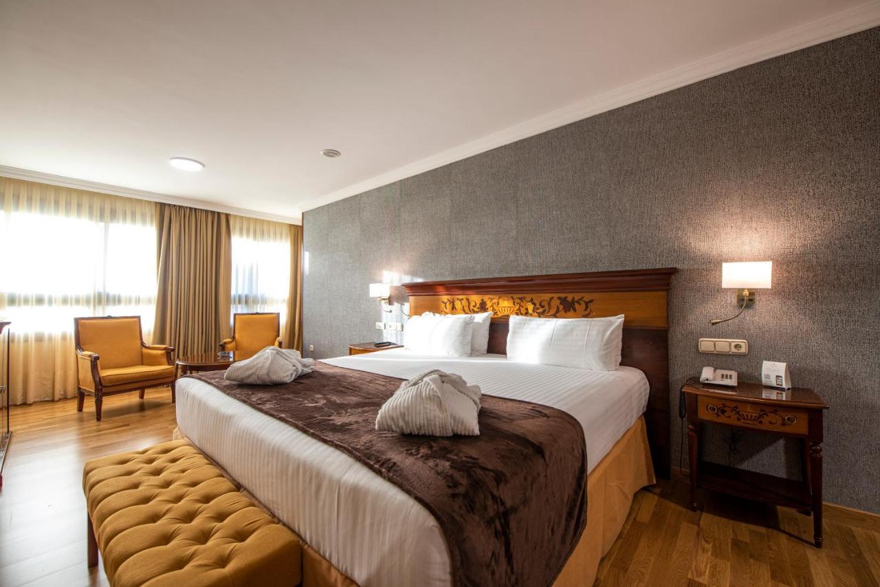 Eurostars Araguaney Hotel Santiago de Compostela Luaran gambar A bedroom at the hotel