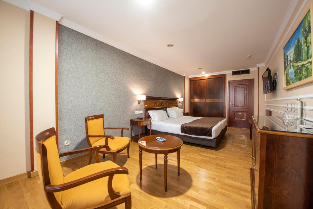 Eurostars Araguaney Hotel Santiago de Compostela Luaran gambar A room at the hotel