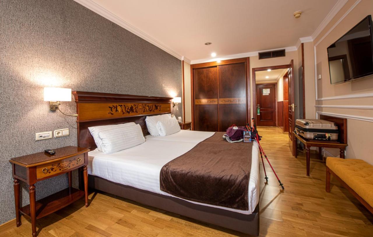 Eurostars Araguaney Hotel Santiago de Compostela Luaran gambar A room at Hotel Colón