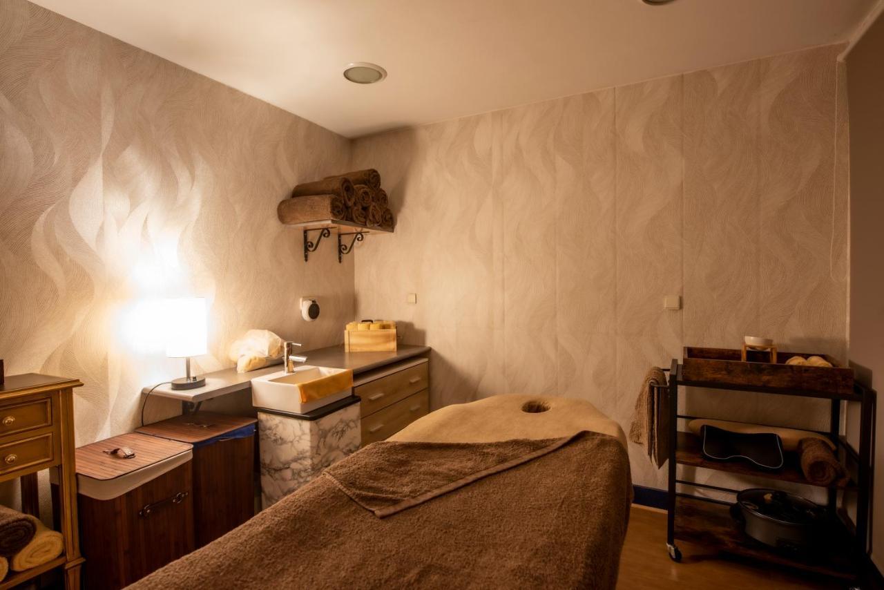 Eurostars Araguaney Hotel Santiago de Compostela Luaran gambar A treatment room at a spa