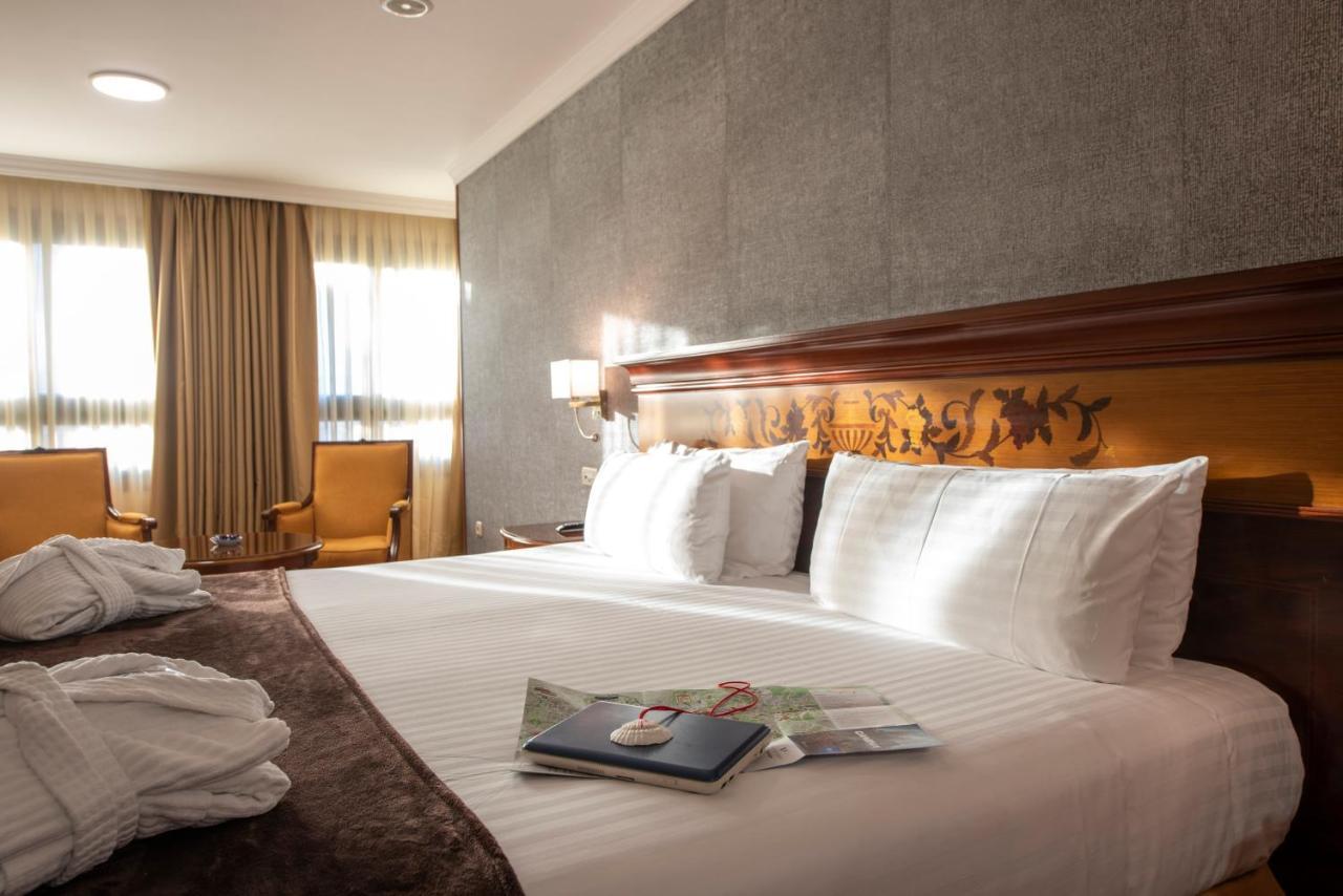 Eurostars Araguaney Hotel Santiago de Compostela Luaran gambar A room at the hotel
