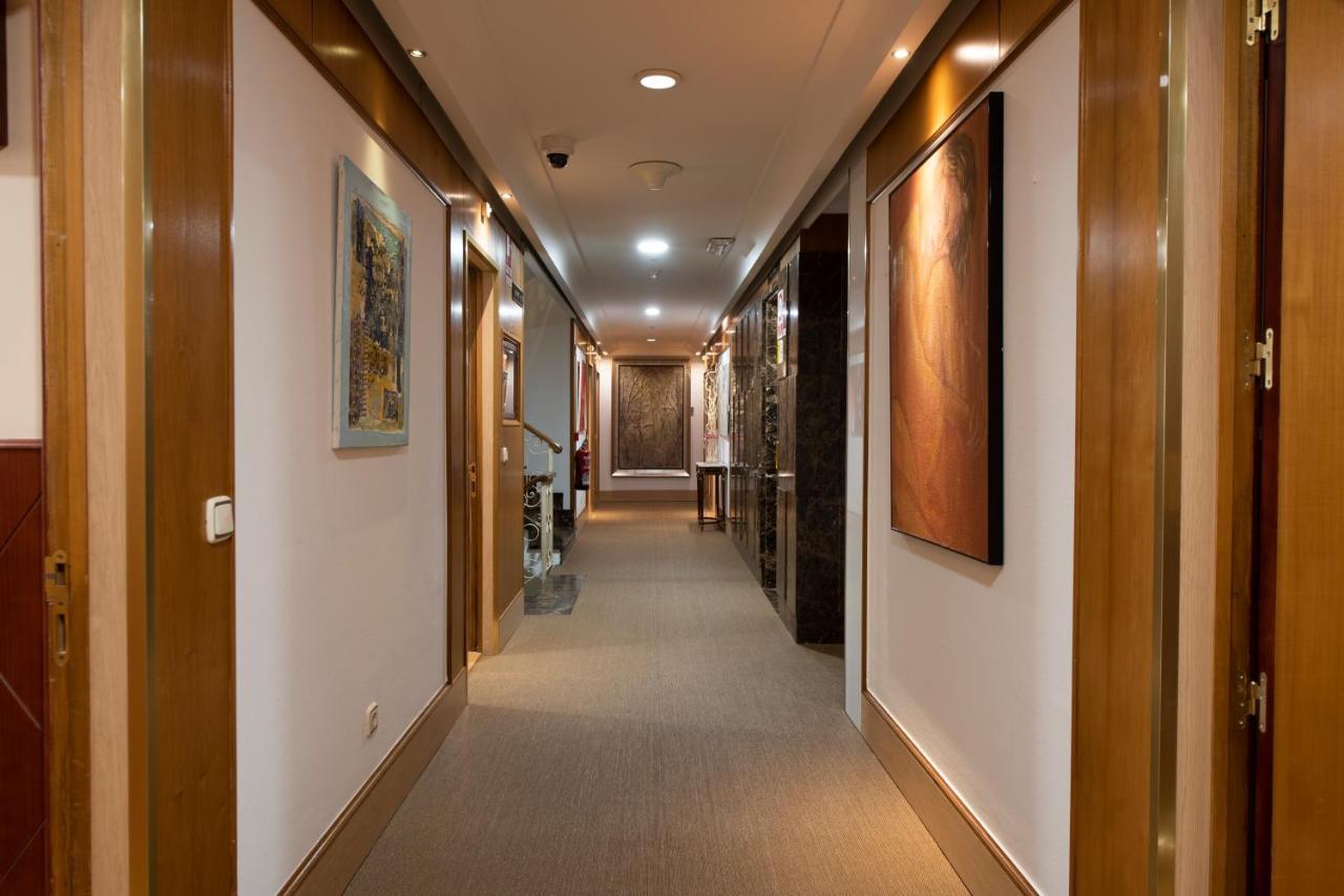 Eurostars Araguaney Hotel Santiago de Compostela Luaran gambar A corridor in a hotel
