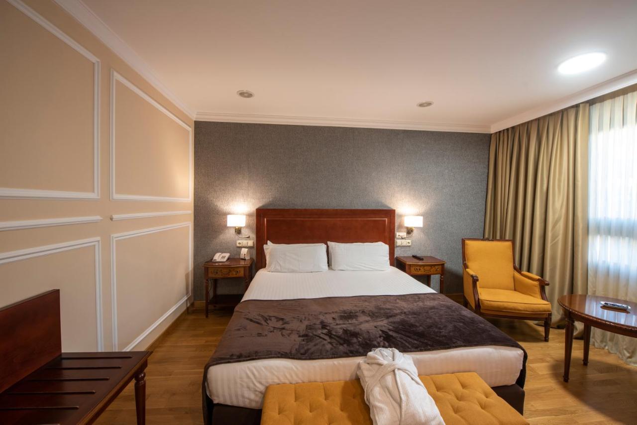 Eurostars Araguaney Hotel Santiago de Compostela Luaran gambar A room at the hotel