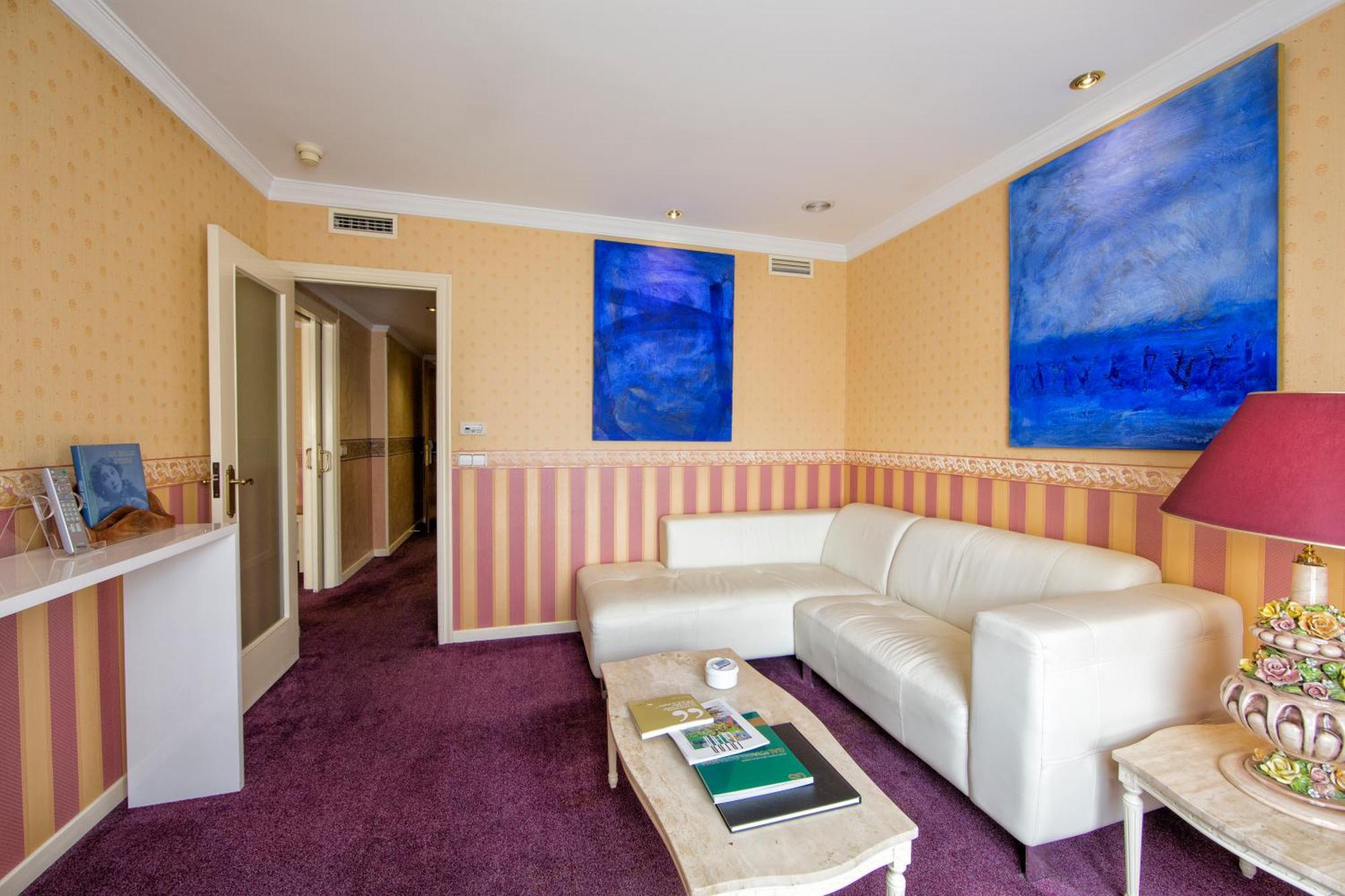 Eurostars Araguaney Hotel Santiago de Compostela Bilik gambar A suite at the hotel